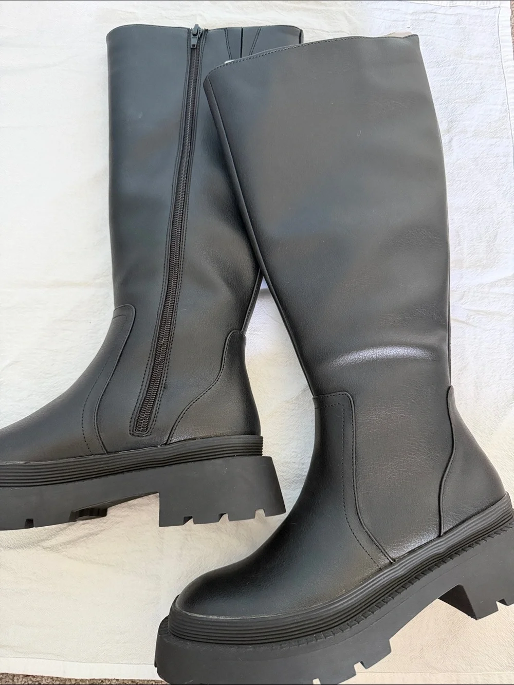 American Eagle Outfitters Black Women's Knee-High Lug Sole Boots Size 7